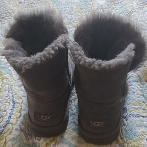 Gray short ugg boots